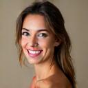 Cliente satisfaite du salon beauté lumière